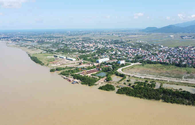 Cảnh sát vớt hai thi thể trên sông Lam