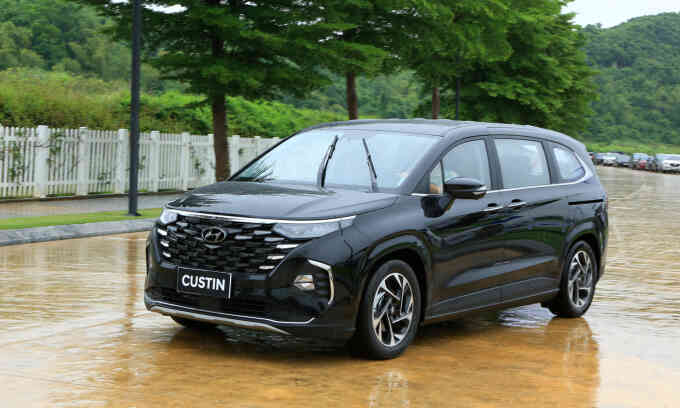 Hyundai Custin bán kênh giá 30 triệu đồng