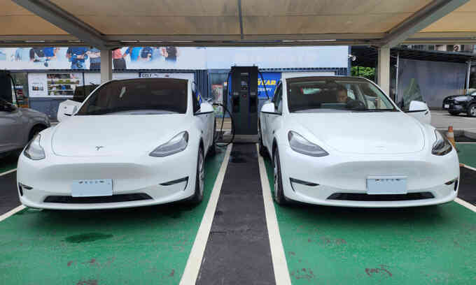Doanh số tăng, Tesla lại tăng giá xe