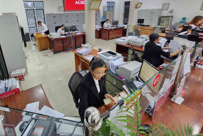 Chiêu `phân thân` của phó giám đốc khi đi cướp ngân hàng