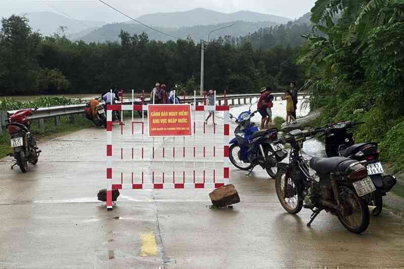 Đi qua đường tràn suối, người đàn ông ở Phú Yên bị lũ cuốn trôi