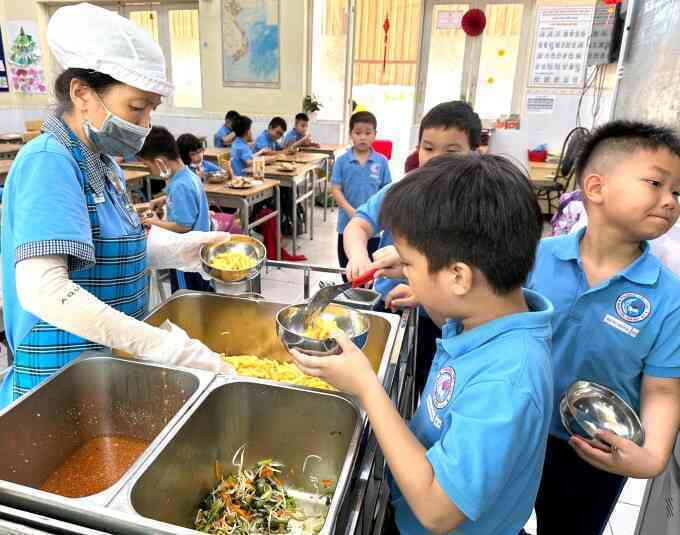 Trường nội thành than khó vì tiền ăn bán trú 35.000 đồng