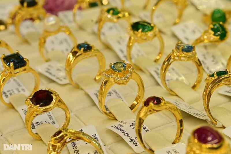 Giá vàng quay đầu giảm, mất mốc 72 triệu đồng/lượng