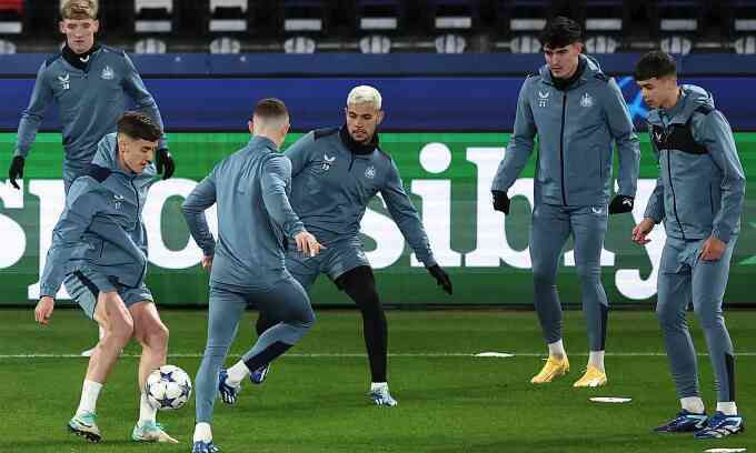 HLV Howe: `Newcastle bị dồn vào chân tường trước PSG`
