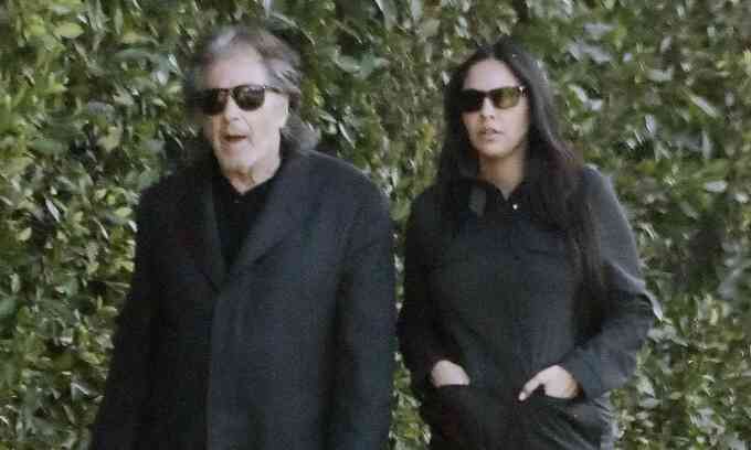 `Bố già` Al Pacino trả hơn 30.000 USD mỗi tháng nuôi con