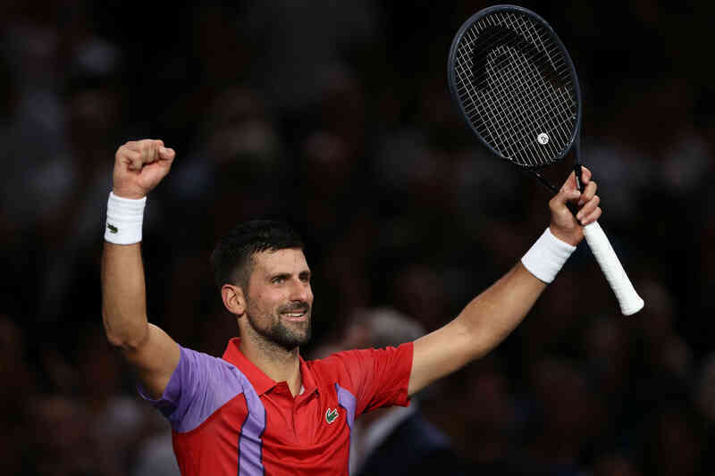 Djokovic ngược dòng vào tứ kết Paris Masters