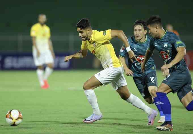 HAGL thua đậm sau khi đổi tên