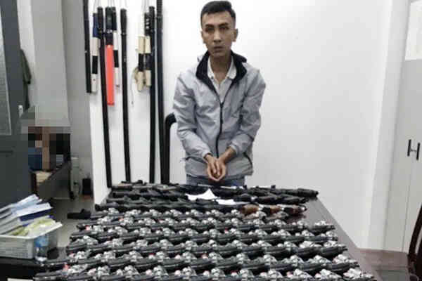 Ngăn chặn hỗn chiến, công an phát hiện hàng loạt vũ khí nóng