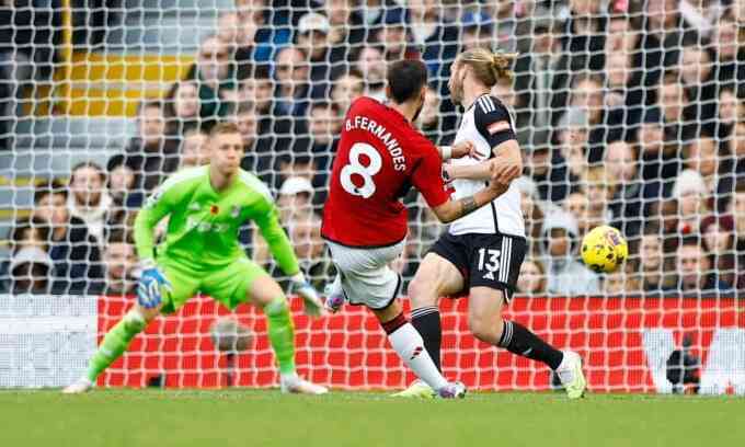 Bruno Fernandes cứu Man Utd