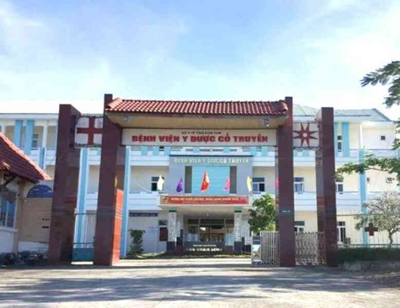 Cách chức Giám đốc Bệnh viện Y dược cổ truyền tỉnh Kon Tum vì có con riêng