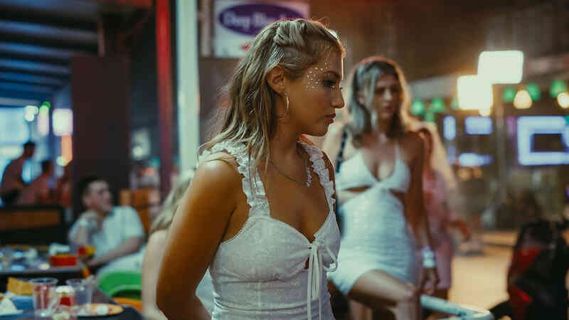 `How to Have Sex`: Phim điện ảnh được khen ngợi và gây bàn luận của năm