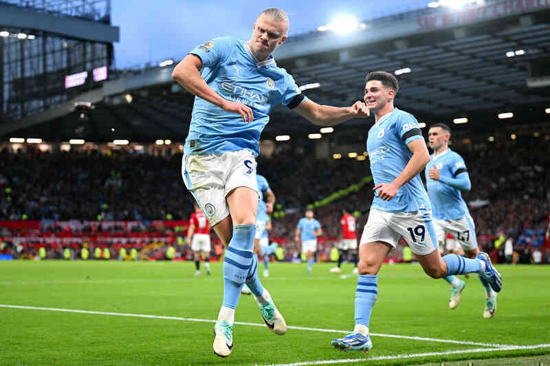 Pep Guardiola lên tiếng việc `làm màu` với Haaland sau trận thắng MU