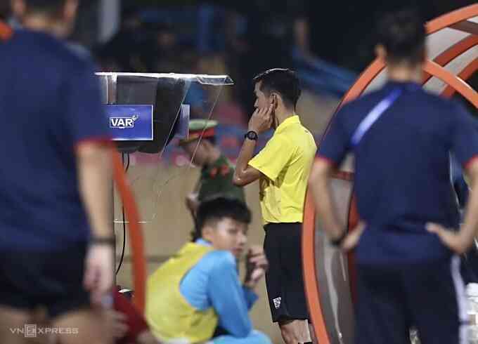 VAR giúp Viettel thắng trận đầu V-League