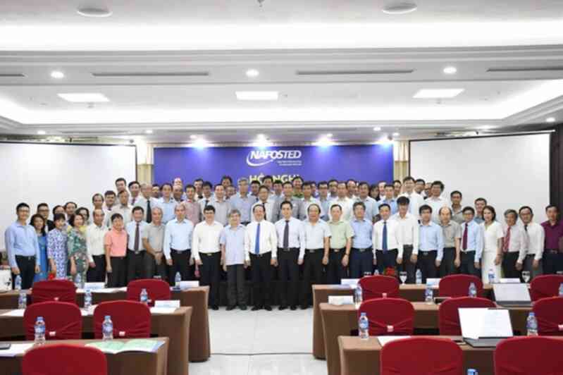Vụ Phó giáo sư bị tố bán nghiên cứu: Đừng để lương tháng ngáng... lương tâm