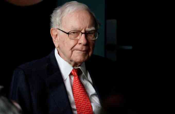 Công ty của Warren Buffett ngồi trên `núi tiền mặt`