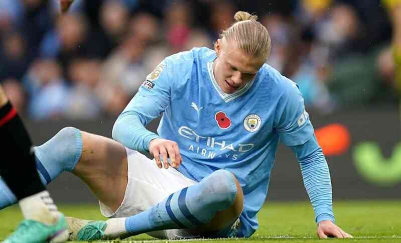 Erling Haaland chấn thương khiến HLV Pep Guardiola lo sốt vó