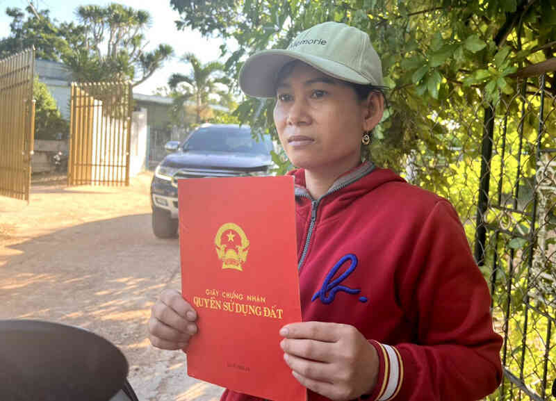 Hàng chục hộ dân suốt 15 năm có sổ đỏ nhưng không có đất
