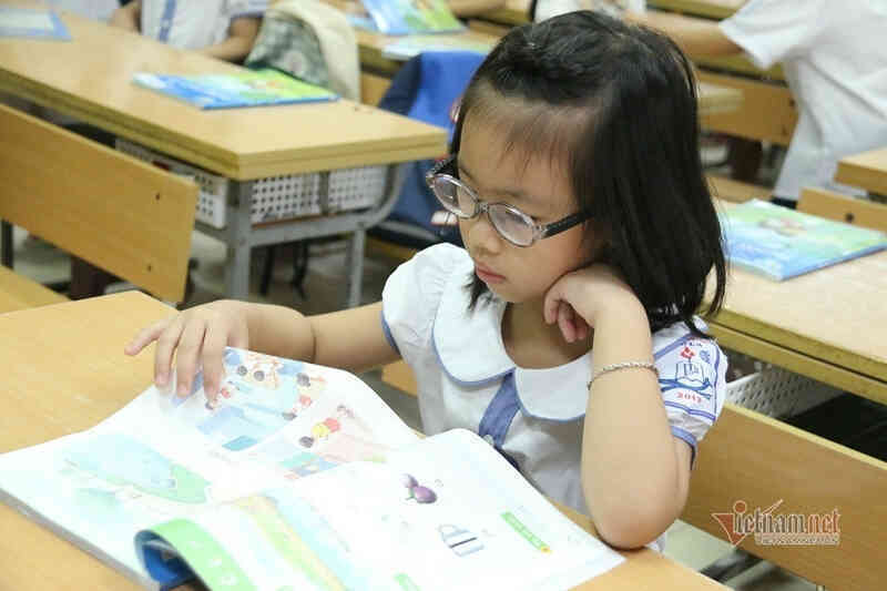 Trao quyền chọn SGK cho trường: Hợp lý nhưng cần tránh sự can thiệp, thao túng