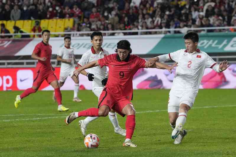 Những bài toán HLV Troussier cần giải trước thềm vòng loại World Cup - 1