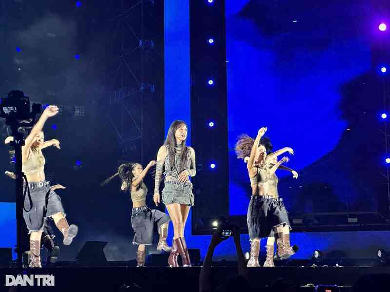 ___quot;Biểu tượng gợi cảm___quot; Lee Hyori trình diễn bùng nổ tại Việt Nam