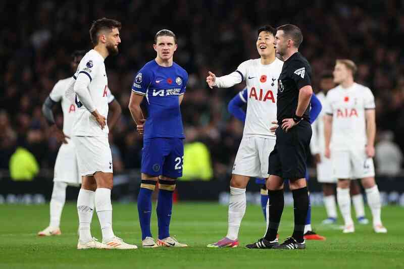 Bị đuổi 2 cầu thủ, Tottenham thảm bại trước Chelsea