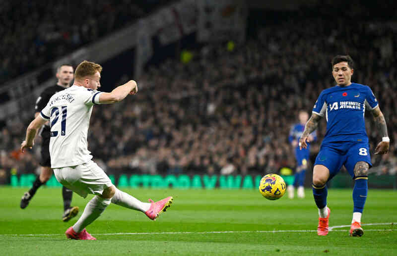 Bị đuổi hai cầu thủ, Tottenham thua Chelsea 1-4