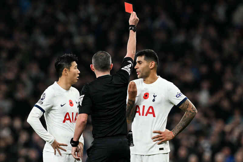 Chelsea hạ Tottenham: VAR và nụ cười Pochettino