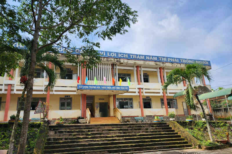Học hết lớp 9 không có hồ sơ: `Ngày nào con cũng khóc vì không được đến trường`