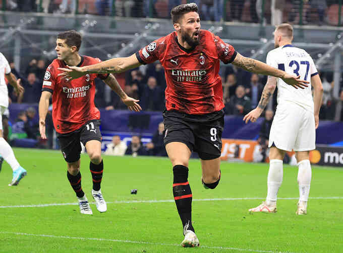 Giroud: `Xử lý tốt trong vòng cấm giúp Milan hạ PSG`