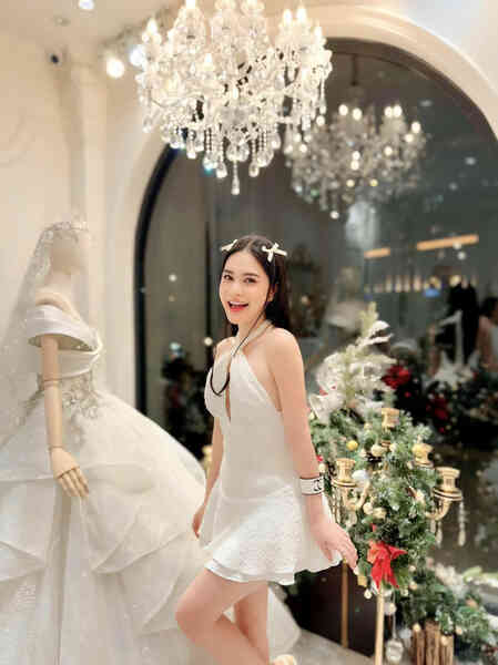 Đại gia Q.7 Đoàn Di Băng gây choáng ngợp khi trang hoàng biệt thự 22 tỷ mùa Noel