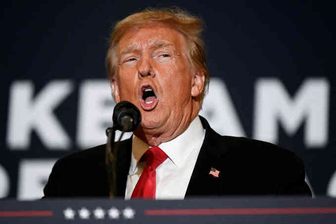 Trump: `Chứng khoán lên đỉnh chỉ khiến người giàu càng giàu thêm`