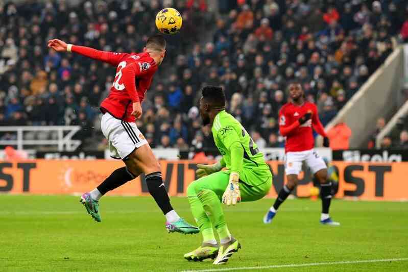 Man Utd bị Newcastle đè bẹp ở St. James___#x27; Park