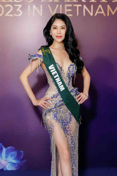 Lan Anh vấp váy, Trương Ngọc Ánh diện đầm trễ vai ở Miss Earth 2023
