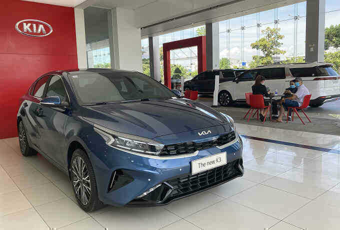Thị trường sedan cỡ C lao dốc trong 2023