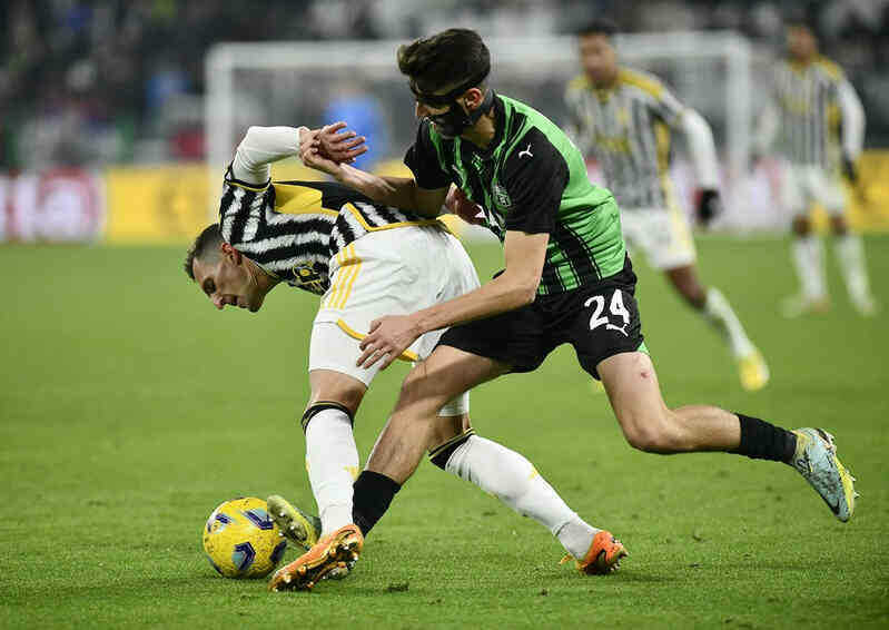 Vlahovic vẽ hai siêu phẩm, Juventus phả hơi nóng vào gáy Inter