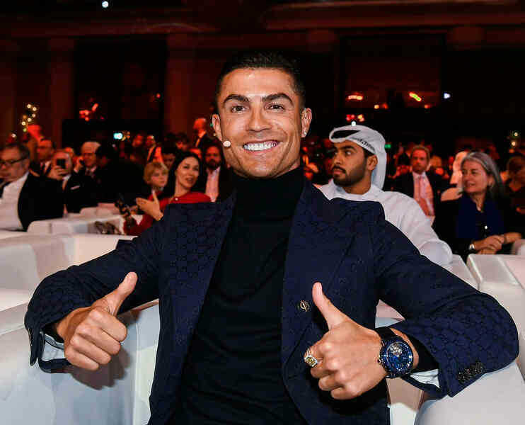 Ronaldo khiến fan MU ‘tổn thương’ vì những lời ca tụng Man City
