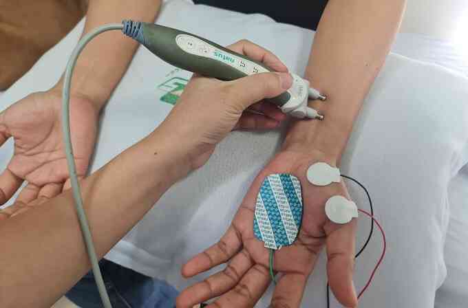 Mỏi vai gáy tưởng trúng gió, hóa thoát vị đĩa đệm cột sống cổ
