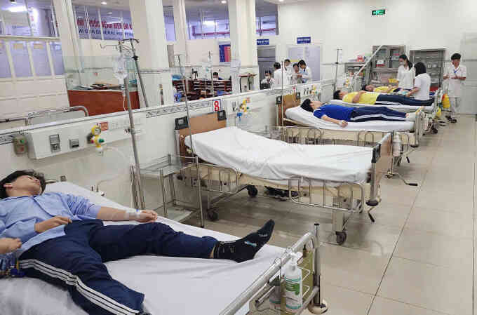 5 học sinh ở TP HCM ngộ độc sau ăn bún ở căn tin trường