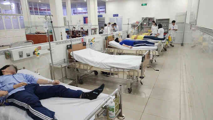 5 học sinh THPT tại TPHCM nhập viện, nghi ngờ ngộ độc