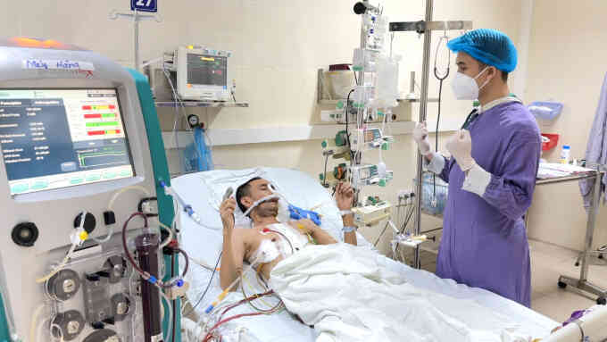 Đấu trí trước ca ghép đồng thời tim gan đầu tiên ở Việt Nam
