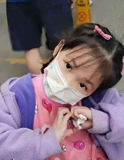 Con gái xấu số qua đời, cha mẹ bị khiếm thị đưa ra quyết định gây xúc động
