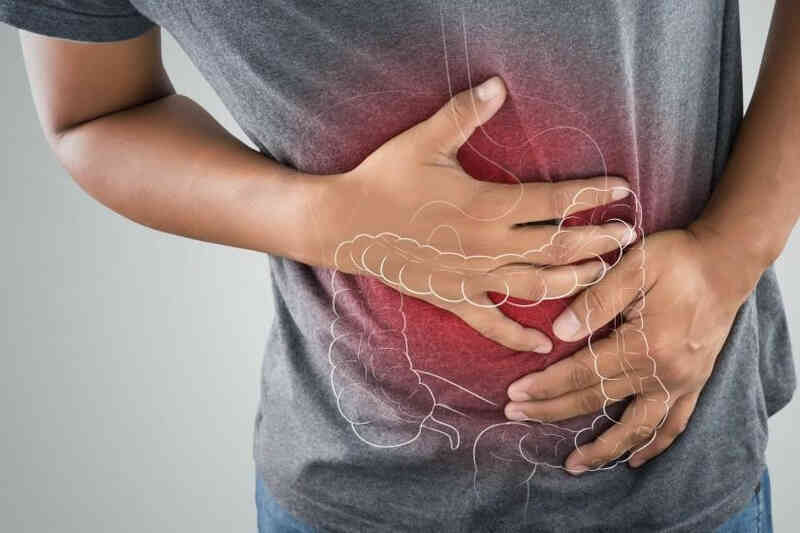 Người đàn ông đi cấp cứu sau 5 ngày ăn tiết lợn mua ở chợ