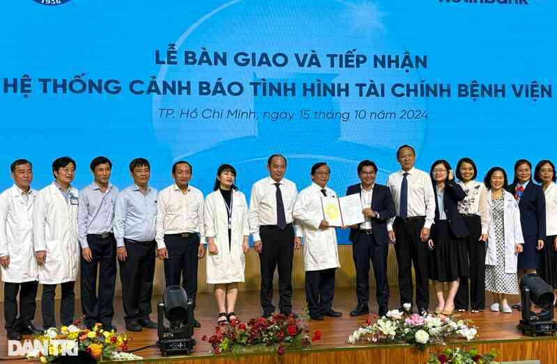 Giám đốc Sở Y tế TPHCM: Đã có bệnh viện "thủng lưới", nợ nhiều mà không hay
