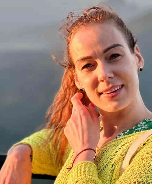 Nữ y tá trẻ phát hiện mắc ung thư từ phản ứng lạ của đôi môi