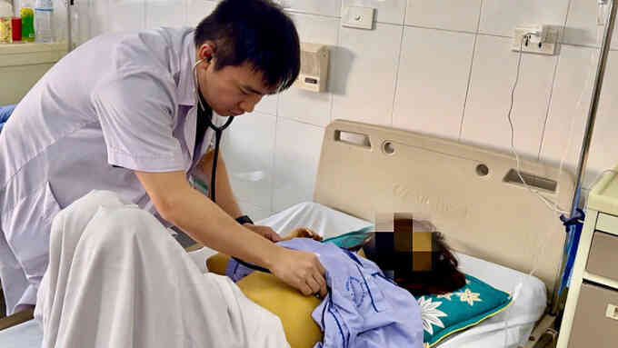 Uống trà thảo dược 