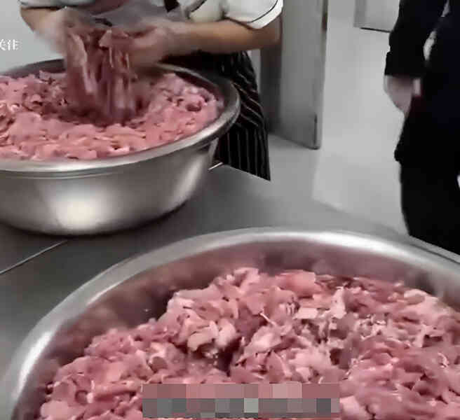 Ám ảnh vì suất ăn gần 50.000 đồng ở trường