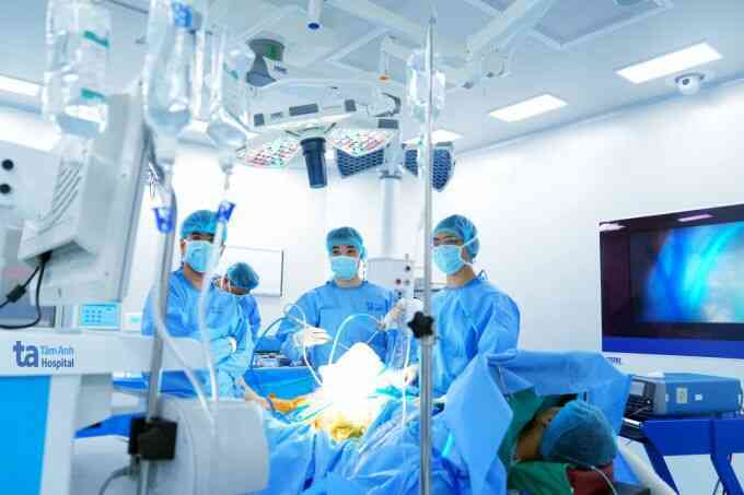 Thay khớp một ngăn cho người thoái hóa khớp gối