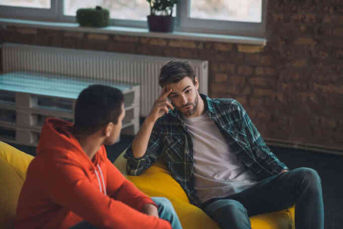 Cách nói chuyện giúp nam giới trầm cảm mở lòng