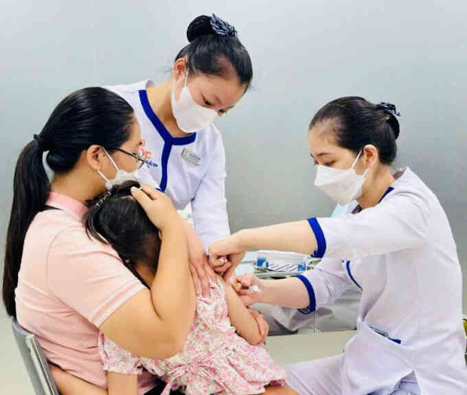 Phòng bệnh dại từ thú cưng cho trẻ nhỏ