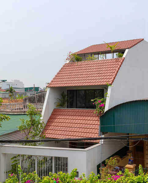 Đưa mái ngói lên nhà phố cao tầng
